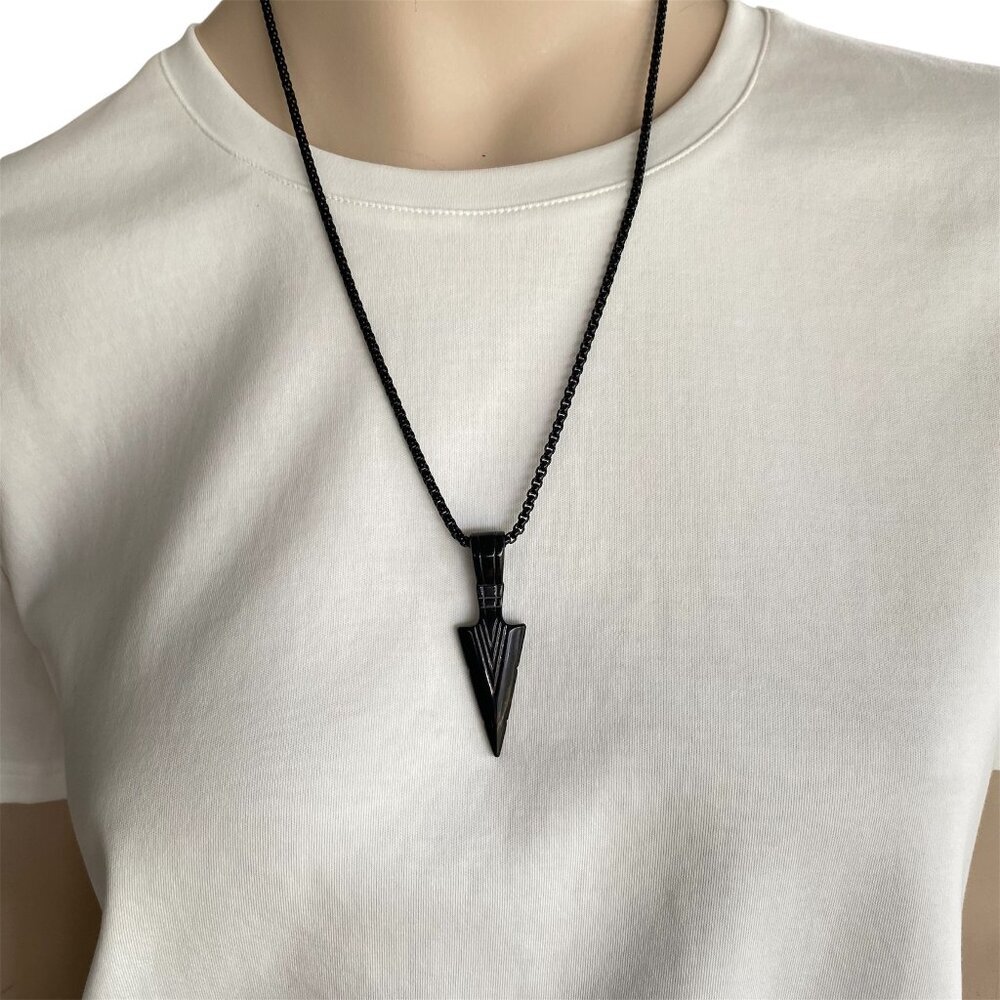 FAC NWT Obsidian Arrowhead Carved Stone Necklace​